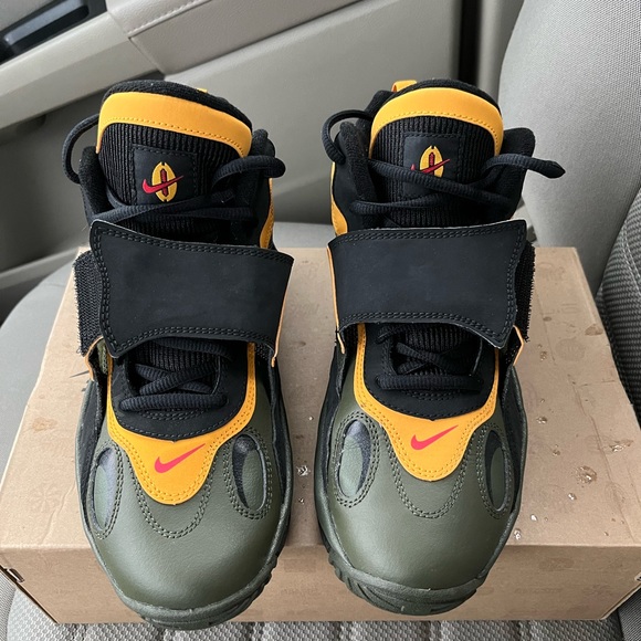 Sneaker - Picture 2 of 4